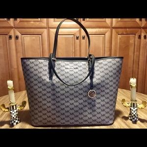 Michael Kors Jet Set Travel Black Tote Bag: Large